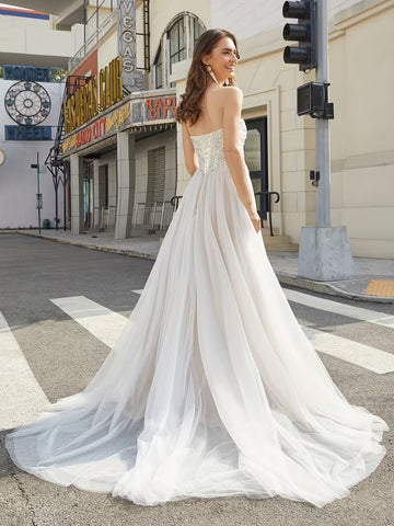 Luxury Lace Beach Wedding Dress for Women – Sweetheart Neckline, High Slit &amp; Elegant Tulle Train