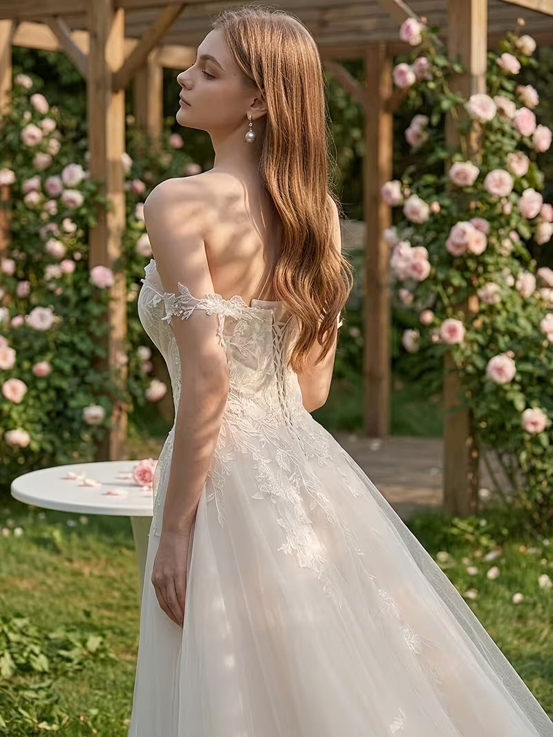 Women's Elegant Off-Shoulder Lace Wedding Dress with Sweetheart Neckline